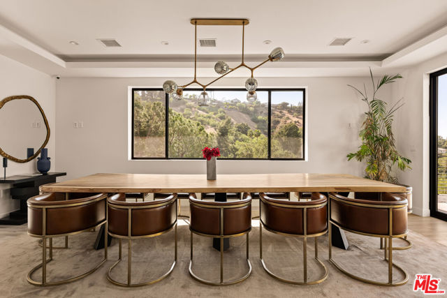 3820 Knobhill Drive, Sherman Oaks CA: https://media.crmls.org/mediaz/145d57f0-e3fa-4eb3-a0c6-193db47b8d10.jpg