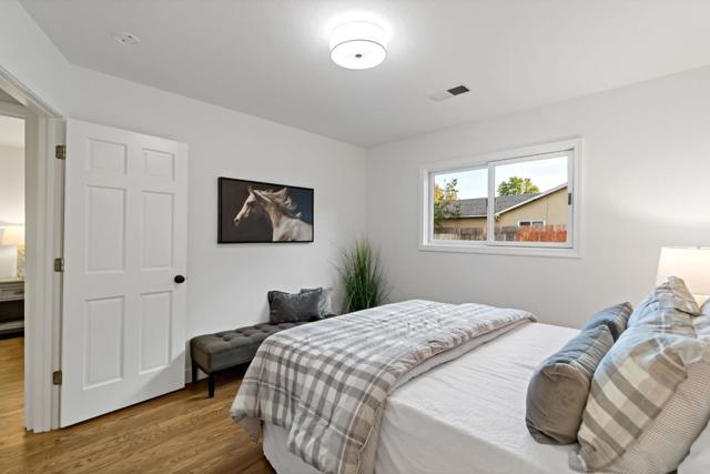 516 Cleveland Street, Redwood City CA: https://media.crmls.org/mediaz/145d8d7c-a407-4b92-b10f-2f60fa9616f5.jpg