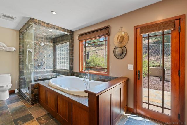 17758 Del Paso Drive, Poway CA: https://media.crmls.org/mediaz/145d98fc-03fe-4619-8574-45f858895141.jpg