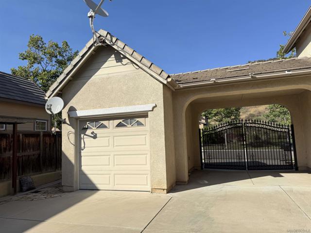 3177 Katharine Dr, Escondido CA: https://media.crmls.org/mediaz/145ddbcd-e3f6-4303-9b19-49590bfd944a.jpg