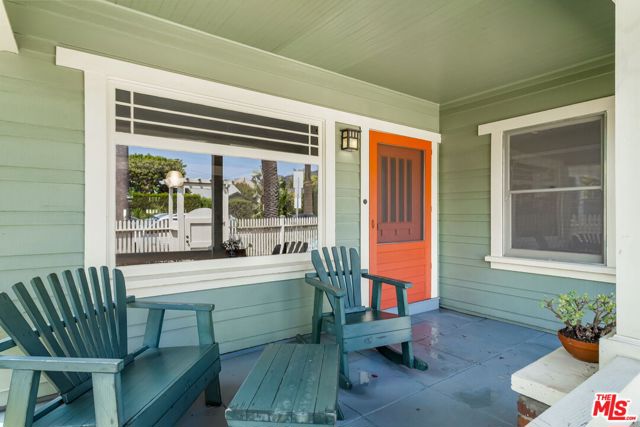 839 Milwood Avenue, Venice CA: https://media.crmls.org/mediaz/145ddce9-90e7-49ee-9323-2a66c2d9f79c.jpg