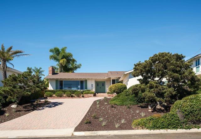 5926 Germaine Ln, La Jolla CA: https://media.crmls.org/mediaz/145e8214-d24b-4892-8e48-5d887cd6a321.jpg