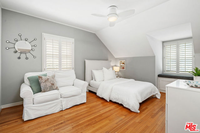 10574 Holman Avenue, Los Angeles CA: https://media.crmls.org/mediaz/14608634-82ff-438d-84ab-d763819ef024.jpg