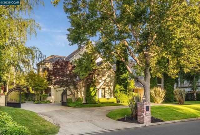 3284 Blackhawk Meadow Dr, Danville CA: https://media.crmls.org/mediaz/1460be10-9c69-4956-b7fb-533da3f65802.jpg
