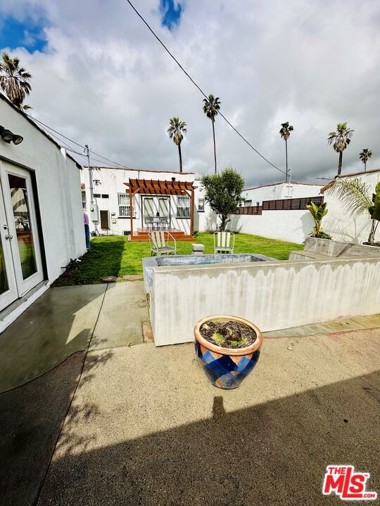 https://media.crmls.org/mediaz/146115f0-ad31-4bcf-8e00-308e08dbe645.jpg?preset=X-Large