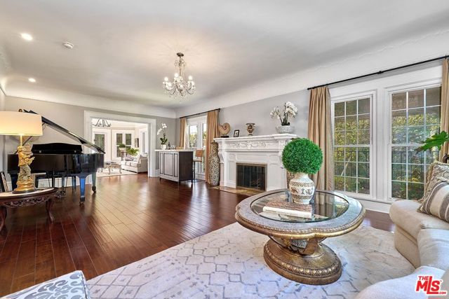 136 Fremont Place, Los Angeles CA: https://media.crmls.org/mediaz/146128ac-264b-47a2-959f-f022228465a6.jpg