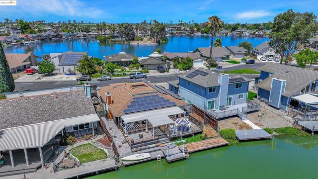 5260 Laguna Ct, Discovery Bay CA: https://media.crmls.org/mediaz/14613717-be73-41e5-84a0-420cd07f159a.jpg