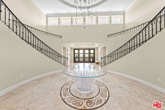 25043 Abercrombie Lane, Calabasas CA: https://media.crmls.org/mediaz/1461a356-b202-4e95-93d6-e119c1706a46.jpg