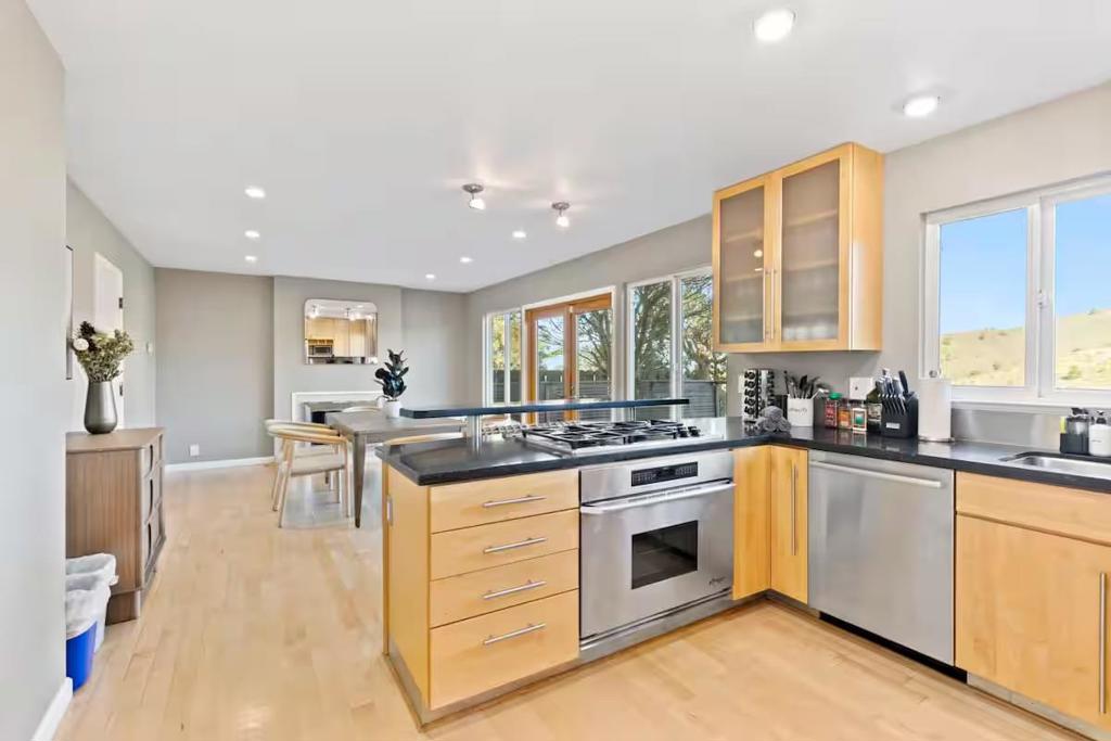 14624E23 5352 493F 8C1C 3428852616C8 63 Kathleen Court, Pacifica, Ca 94044 &Lt;Span Style='BackgroundColor:transparent;Padding:0Px;'&Gt; &Lt;Small&Gt; &Lt;I&Gt; &Lt;/I&Gt; &Lt;/Small&Gt;&Lt;/Span&Gt;