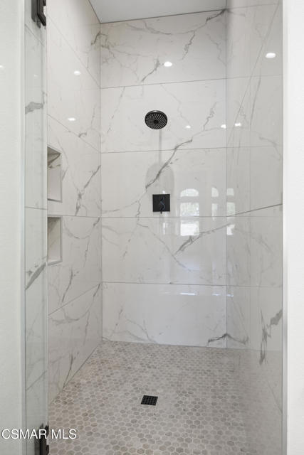 339 Toyon Court, Thousand Oaks CA: https://media.crmls.org/mediaz/14629b0a-1046-4f70-b3c7-c55b7d1b216d.jpg