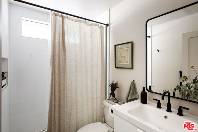 11051 Pinon Avenue, Morongo Valley CA: https://media.crmls.org/mediaz/1462a118-957e-4169-a859-a4f6847ae521.jpg