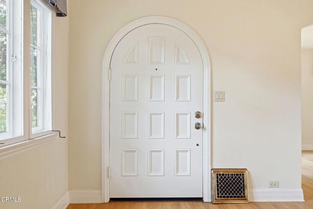 Detail Gallery Image 4 of 71 For 1768 Casa Grande St, Pasadena,  CA 91104 - 3 Beds | 3 Baths