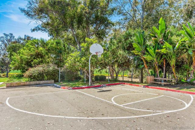 5341 Gooseberry Way, Oceanside CA: https://media.crmls.org/mediaz/1462eced-2d77-4ed7-94da-a81a85535b77.jpg