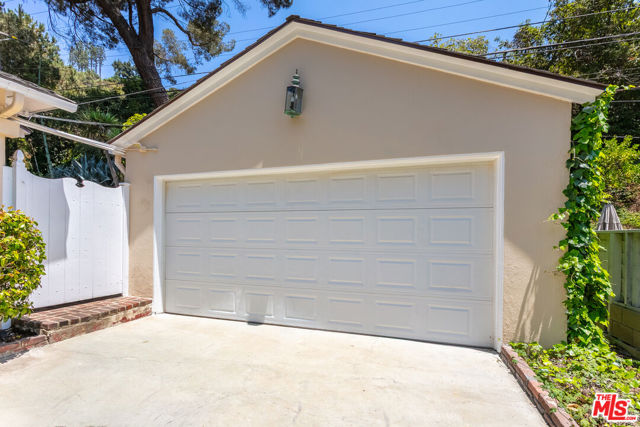 1876 Roscomare Road, Los Angeles CA: https://media.crmls.org/mediaz/14634f2f-07b8-498f-8410-4c03de8ddf6a.jpg