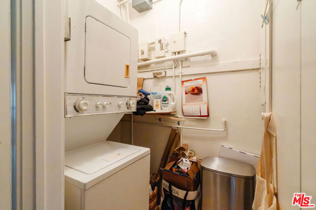 4426 Price Street, Los Angeles CA: https://media.crmls.org/mediaz/14636ba1-f19a-454f-afd8-7d72928eb5c4.jpg