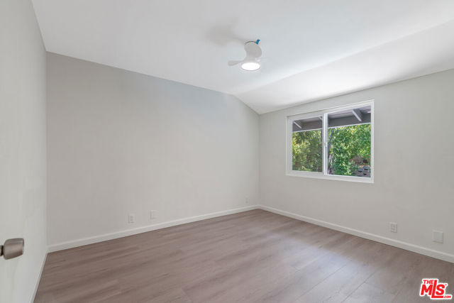 19 Rippling, Irvine CA: https://media.crmls.org/mediaz/1463a9ce-9b1a-4628-acd8-51aeec1a8d9b.jpg