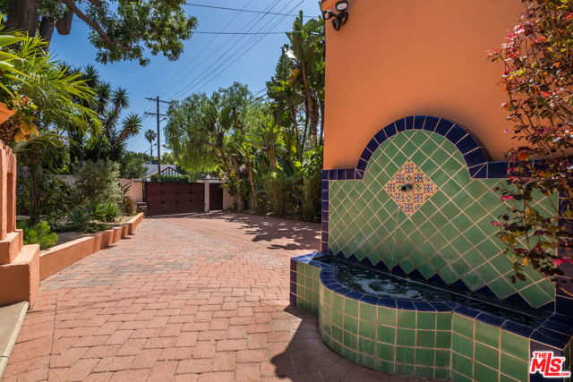 755 S Highland Avenue, Los Angeles CA: https://media.crmls.org/mediaz/1463d949-f560-4f5b-8c82-54e22cf14128.jpg