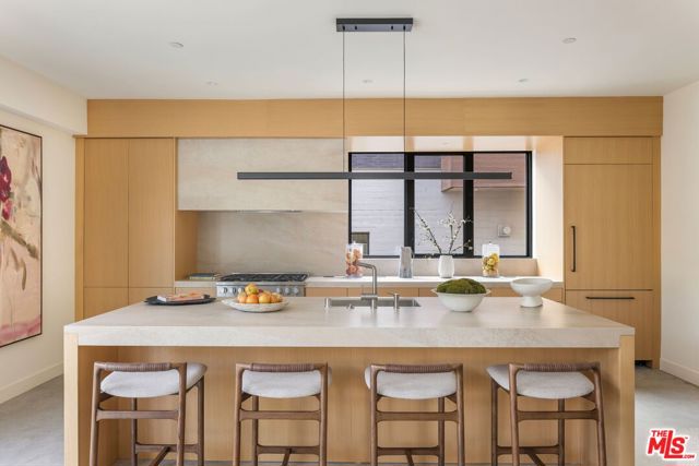 927 1/2 Hilldale Avenue, West Hollywood CA: https://media.crmls.org/mediaz/1463f684-e3b2-4804-bca1-ac32b4e3f730.jpg