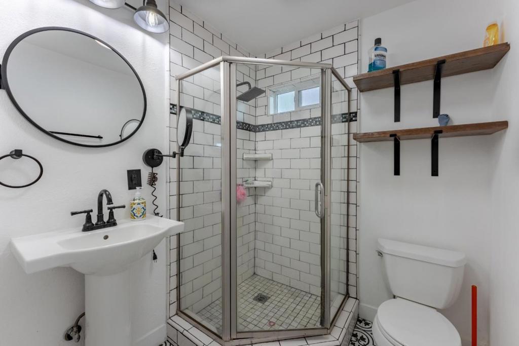https://media.crmls.org/mediaz/14648a07-7a06-4da5-ab30-7dbdc3ffc98c.jpg?preset=X-Large