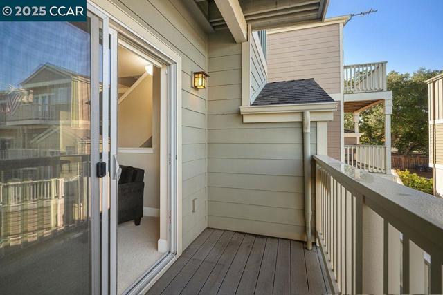 200 Valletta Ln, Pleasanton CA: https://media.crmls.org/mediaz/1464b41f-ce7a-4969-8b5b-992ad4de2cfd.jpg