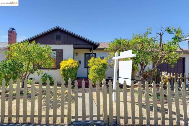 2840 Mount Diablo ST, Concord CA: https://media.crmls.org/mediaz/1464e5fb-2dd1-4aa4-bcde-5baa82b51e88.jpg