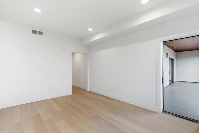 560 El Camino Real, San Carlos CA: https://media.crmls.org/mediaz/14656a54-0edb-4e15-9589-1a62097d9797.jpg