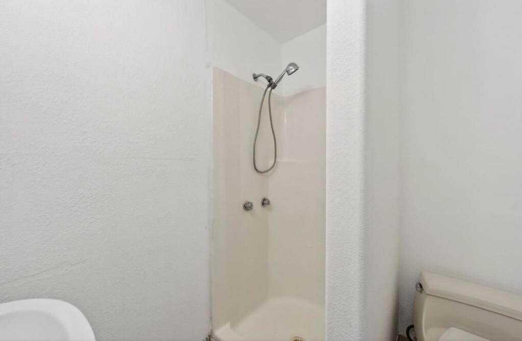 https://media.crmls.org/mediaz/1465b774-64a9-4e76-bef9-430436745a69.jpg?preset=X-Large