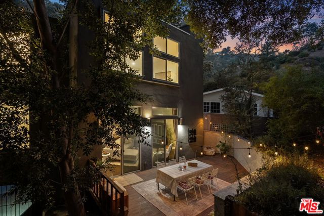 2180 Laurel Canyon Boulevard, Los Angeles CA: https://media.crmls.org/mediaz/146627b8-7be6-4a0d-a04b-ee19b629aac7.jpg