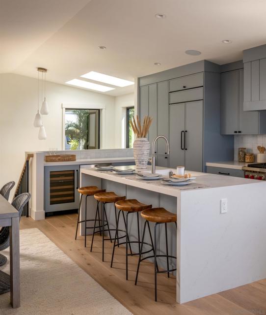 2262 Cambridge Ave, Cardiff by the Sea CA: https://media.crmls.org/mediaz/14662b2d-cd9d-4e38-b636-618f80dae439.jpg