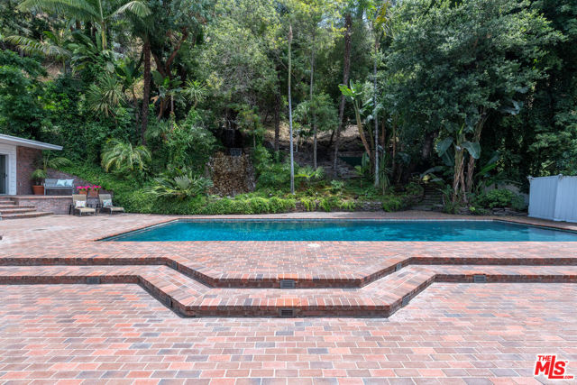 1148 COLDWATER CANYON Drive, Beverly Hills CA: https://media.crmls.org/mediaz/14662ce5-b544-4a62-9a64-177f0acc481f.jpg