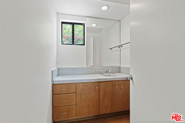 3740 Multiview Drive, Los Angeles CA: https://media.crmls.org/mediaz/14663ea9-0658-47a7-a2ac-0bb72bccb898.jpg