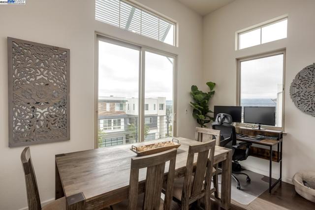 3077 Valley Of Hearts Del Pl, San Jose CA: https://media.crmls.org/mediaz/146650a8-ce9c-4962-a6e5-47ad1c933aca.jpg