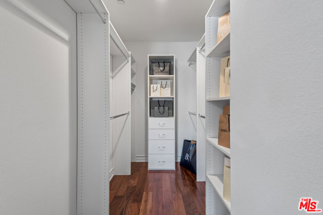1920 Malcolm Avenue, Los Angeles CA: https://media.crmls.org/mediaz/14668e30-f9dd-4449-bf7e-285d843a4ef4.jpg