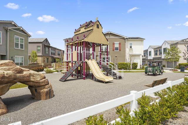 139 Farmhouse Drive, Simi Valley CA: https://media.crmls.org/mediaz/14674d15-b70d-442c-9c8c-ea89f1aa4394.jpg