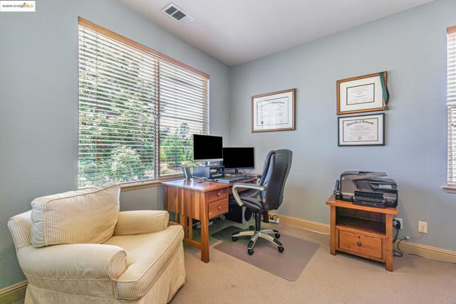 548 Gabriel Ct, Walnut Creek CA: https://media.crmls.org/mediaz/14675935-fdbd-4329-9090-26aadeb1612f.jpg