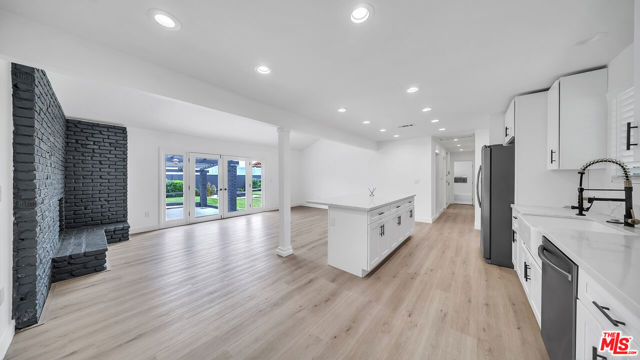 10326 Gothic Avenue, Granada Hills CA: https://media.crmls.org/mediaz/1467c791-c626-4b88-98e9-a74591630d6d.jpg
