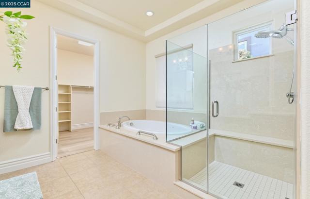 1681 Gamay Ln, Brentwood CA: https://media.crmls.org/mediaz/1467e1a3-b580-4cb0-bb49-63454bf568ba.jpg