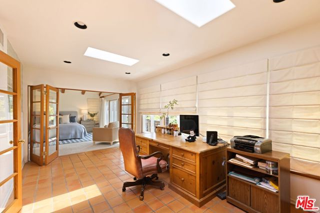306 AMALFI Drive, Santa Monica CA: https://media.crmls.org/mediaz/14681116-eafb-421b-9e9d-6abe2f0a7691.jpg