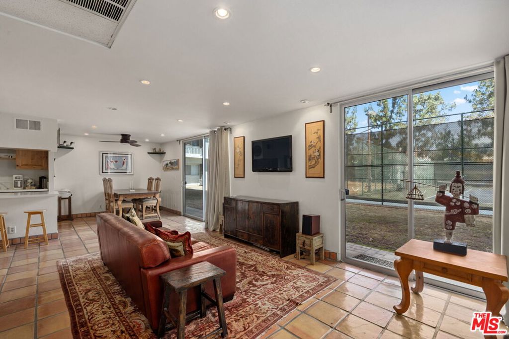 100 S Doheny Drive #214