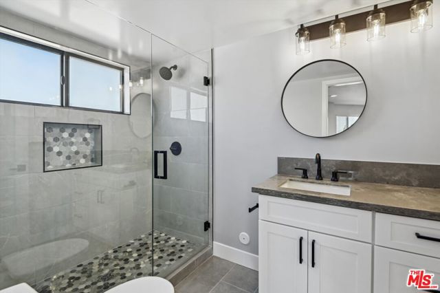 819 E La Palma Drive, Inglewood CA: https://media.crmls.org/mediaz/1468b0ce-a9b8-4db7-a609-a8e7477b82dd.jpg