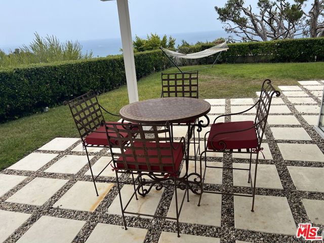 3440 Shoreheights Drive, Malibu CA: https://media.crmls.org/mediaz/1468c43a-2b3b-4dc4-83a4-c5cff08c57e8.jpg