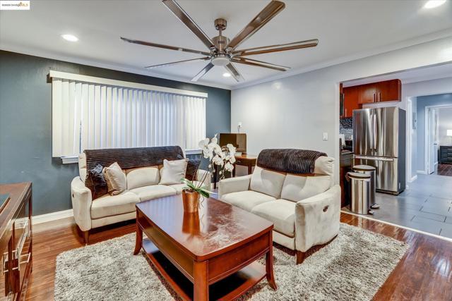 6610 Bancroft Avenue, Oakland CA: https://media.crmls.org/mediaz/1468cba6-8293-4f22-966d-cb02e99d5245.jpg