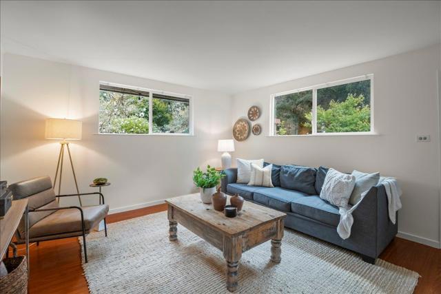 2934 San Juan Boulevard, Belmont CA: https://media.crmls.org/mediaz/14692bd7-6557-477f-a588-5b031a571295.jpg