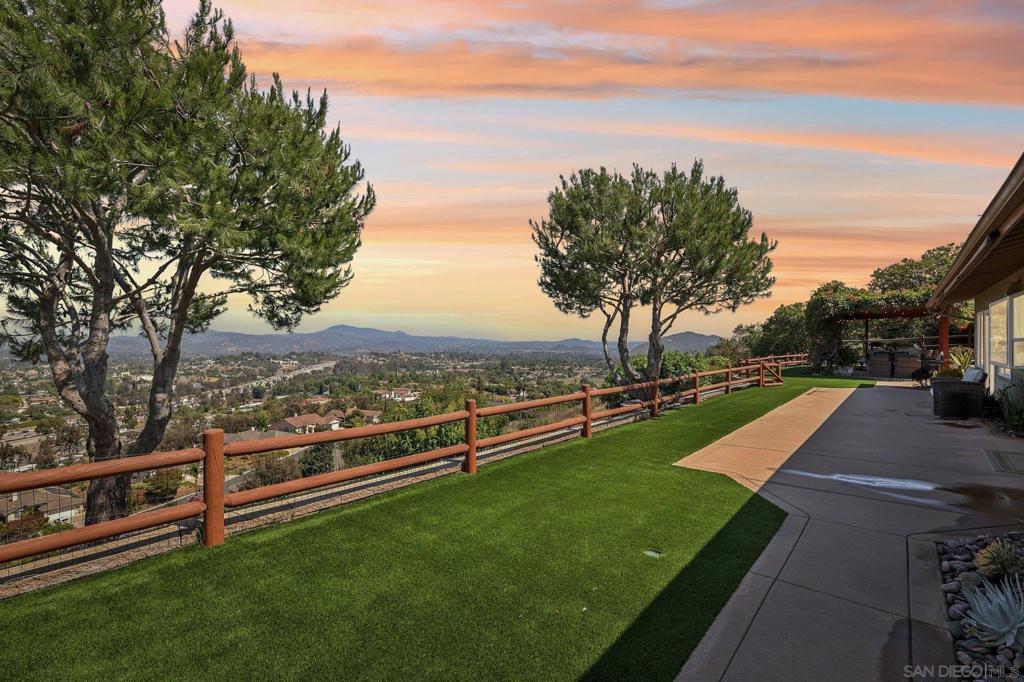 1305 Eagle Glen