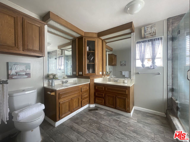 5001 W Florida Avenue, Hemet CA: https://media.crmls.org/mediaz/1469c106-fd1c-4292-9fff-0cd12e34ee16.jpg