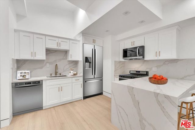 5561 1/2 El Canon Avenue, Woodland Hills CA: https://media.crmls.org/mediaz/146a140b-225b-4a5f-bcfd-6a010158a7f2.jpg