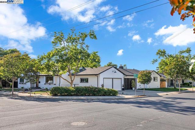 4374 Emory Way, Livermore CA: https://media.crmls.org/mediaz/146a2a32-e66e-43f8-bc90-33a7b8c690e6.jpg