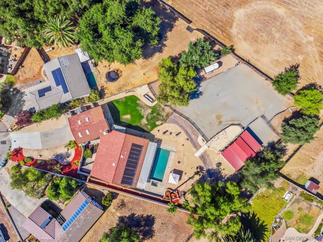 16345 Bassett Ct, Ramona CA: https://media.crmls.org/mediaz/146a4ea9-5383-4582-8bf4-3229c798c9a2.jpg