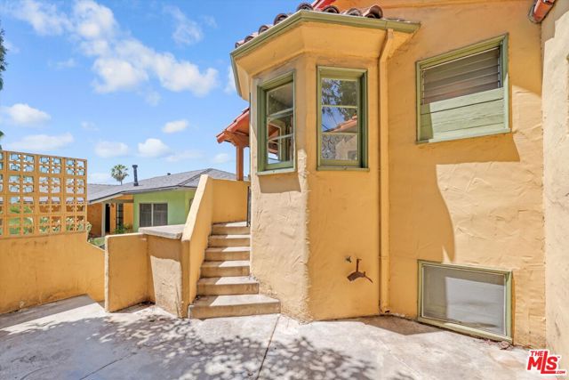 2461 McCready Avenue, Los Angeles CA: https://media.crmls.org/mediaz/146a5b6f-7c31-45c8-aac0-847149fa8b66.jpg
