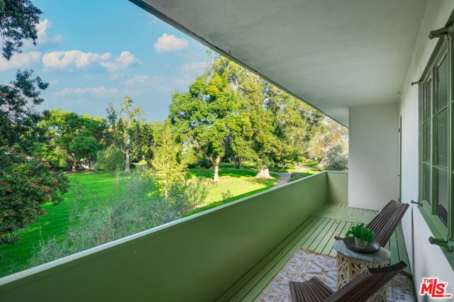 5172 1/2 Village, Los Angeles CA: https://media.crmls.org/mediaz/146abedf-0e06-45e2-85e3-088dc65d3b60.jpg